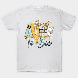 Great Aunt to bee-Buzzing with Love: Newborn Bee Pun Gift T-Shirt